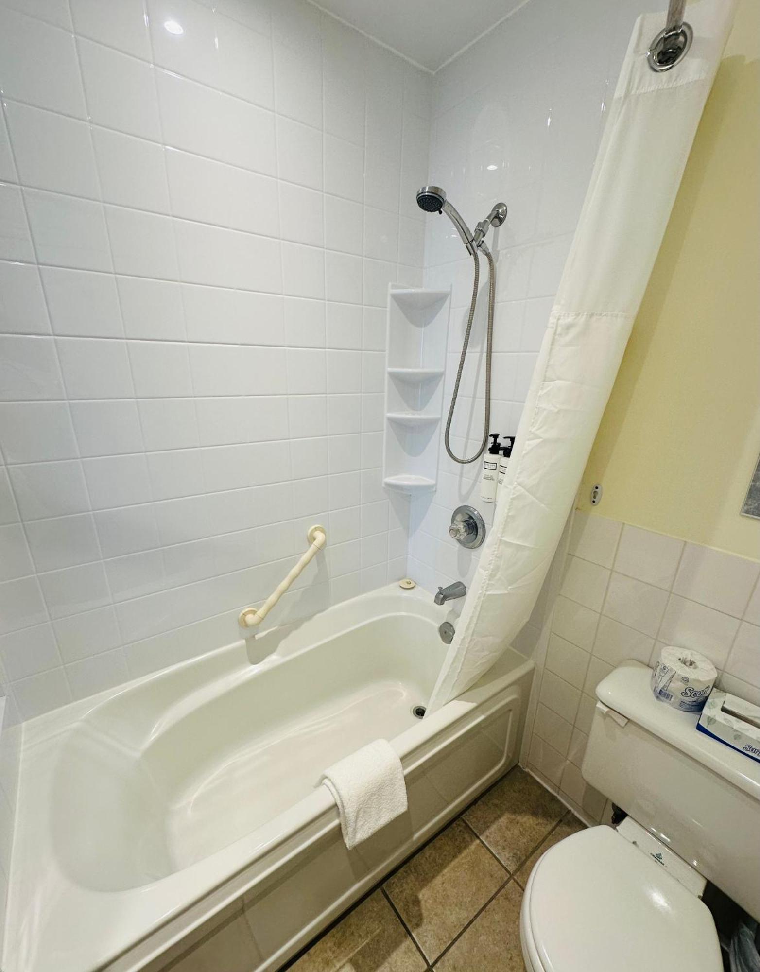 Goeliche Hotel Et Appartement Saint-Laurent-de-l'ile d'Orleans المظهر الخارجي الصورة