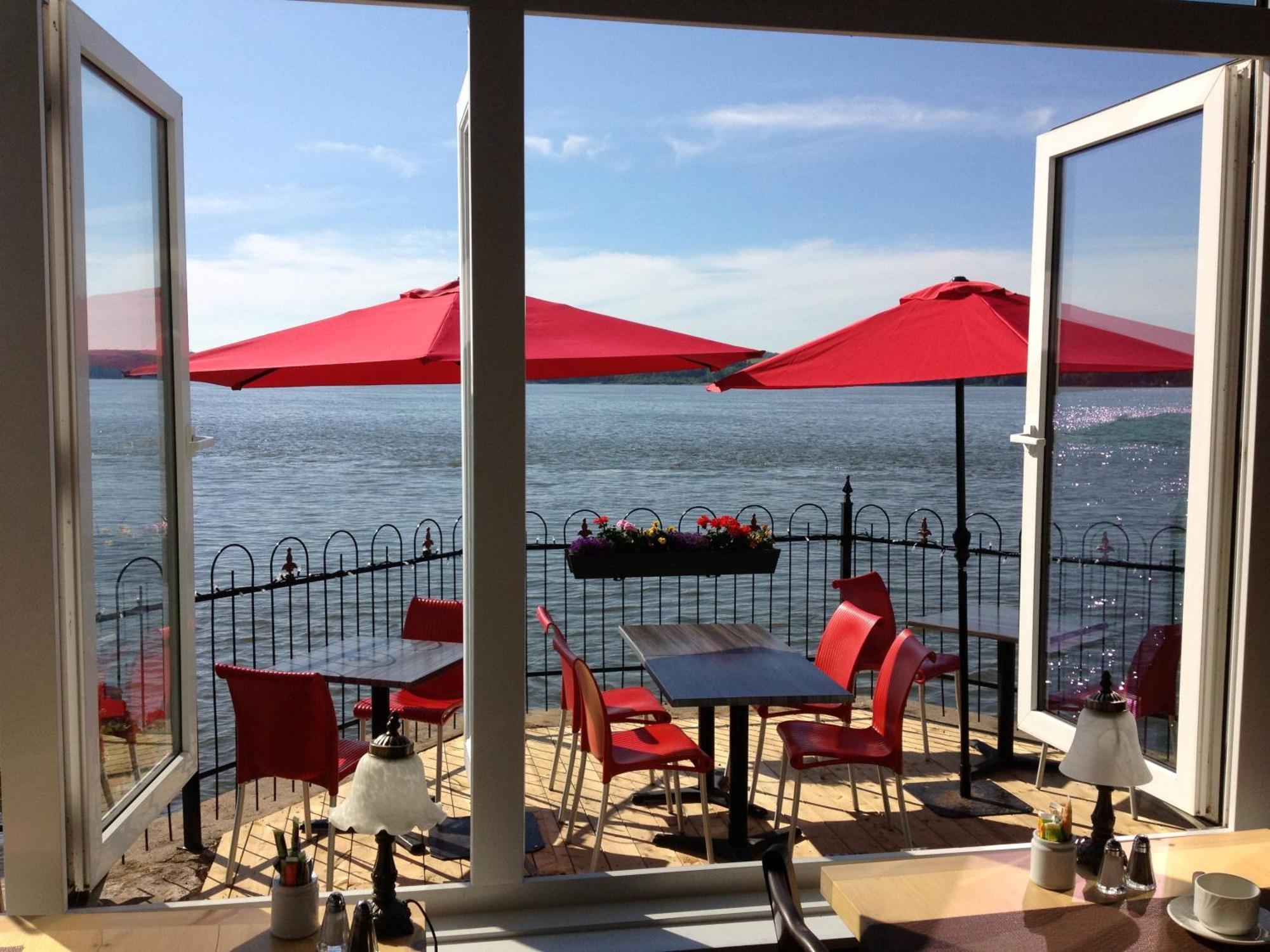 Goeliche Hotel Et Appartement Saint-Laurent-de-l'ile d'Orleans المظهر الخارجي الصورة
