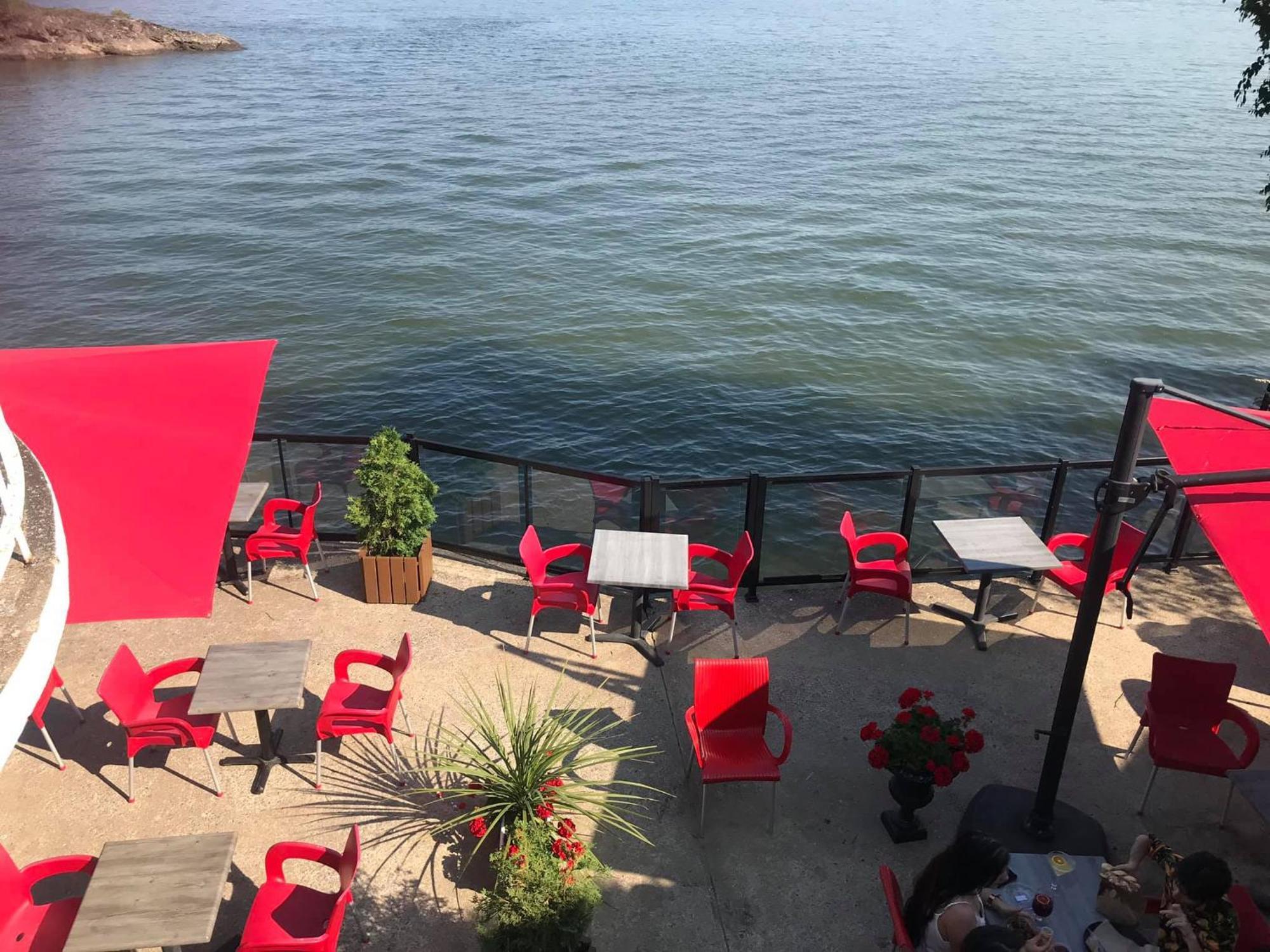 Goeliche Hotel Et Appartement Saint-Laurent-de-l'ile d'Orleans المظهر الخارجي الصورة