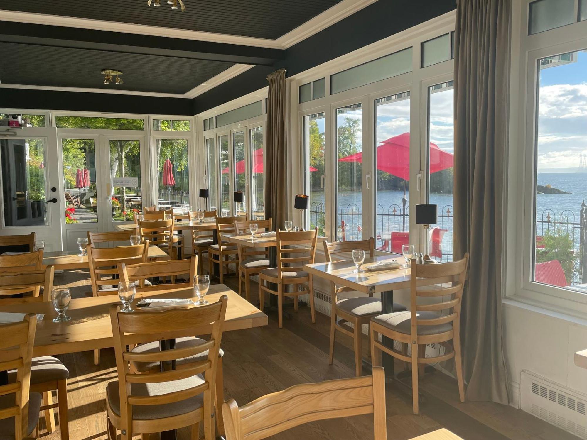 Goeliche Hotel Et Appartement Saint-Laurent-de-l'ile d'Orleans المظهر الخارجي الصورة