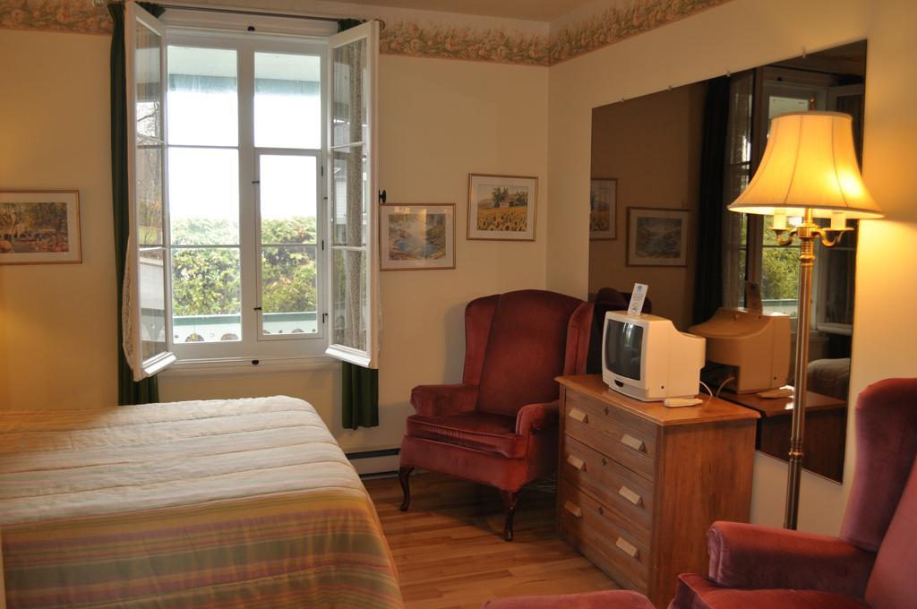 Goeliche Hotel Et Appartement Saint-Laurent-de-l'ile d'Orleans الغرفة الصورة