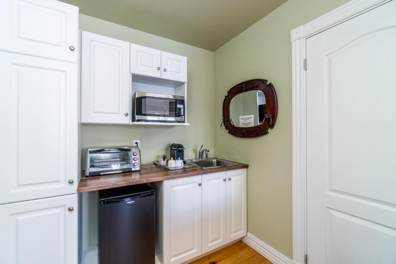 Goeliche Hotel Et Appartement Saint-Laurent-de-l'ile d'Orleans المظهر الخارجي الصورة